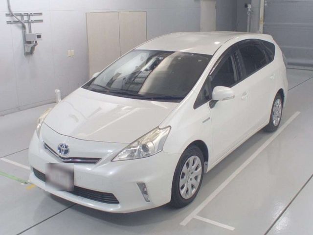 30513 Toyota Prius alpha ZVW41W 2011 г. (CAA Chubu)